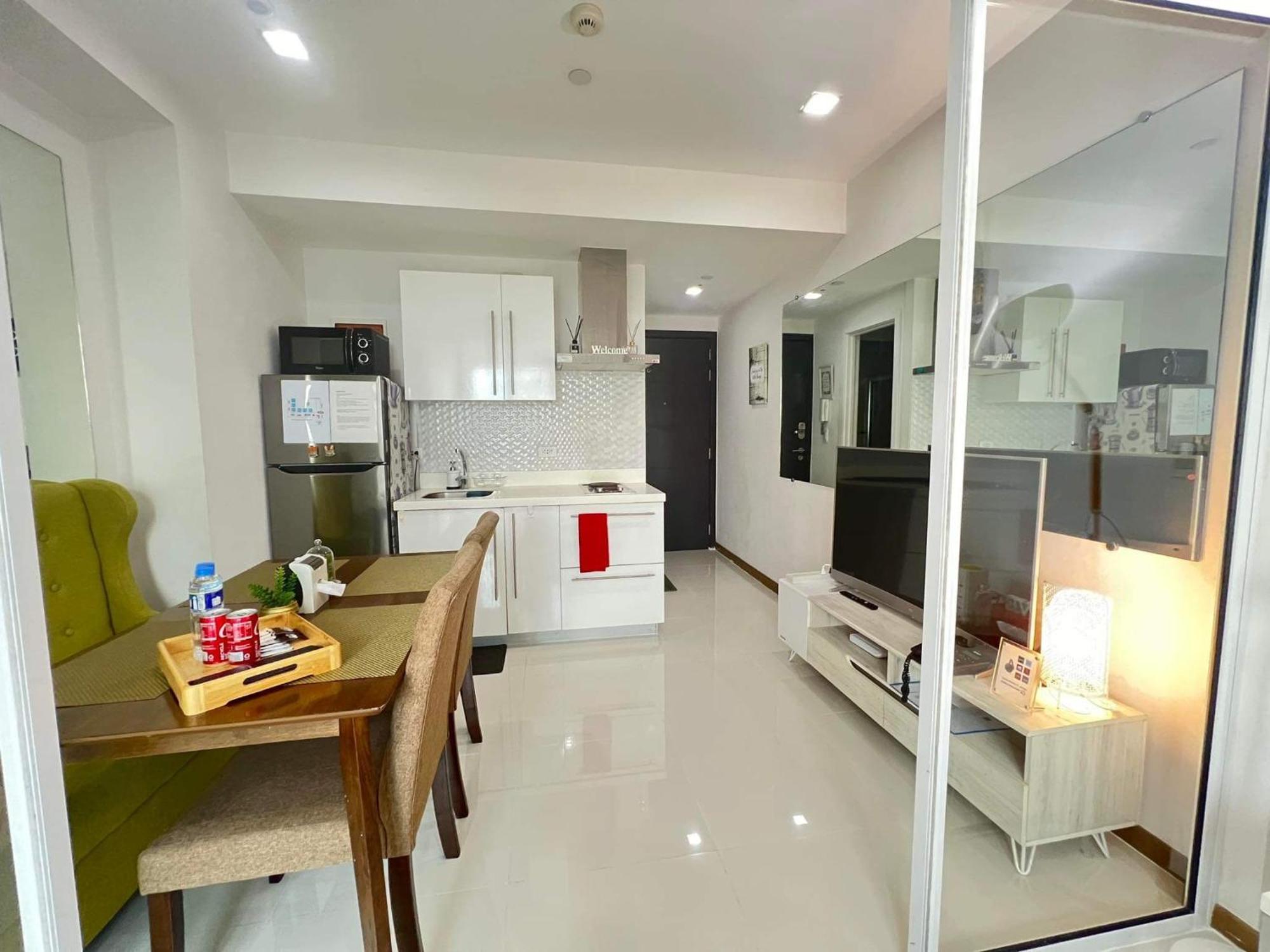 Sakura Apartment Манила Экстерьер фото
